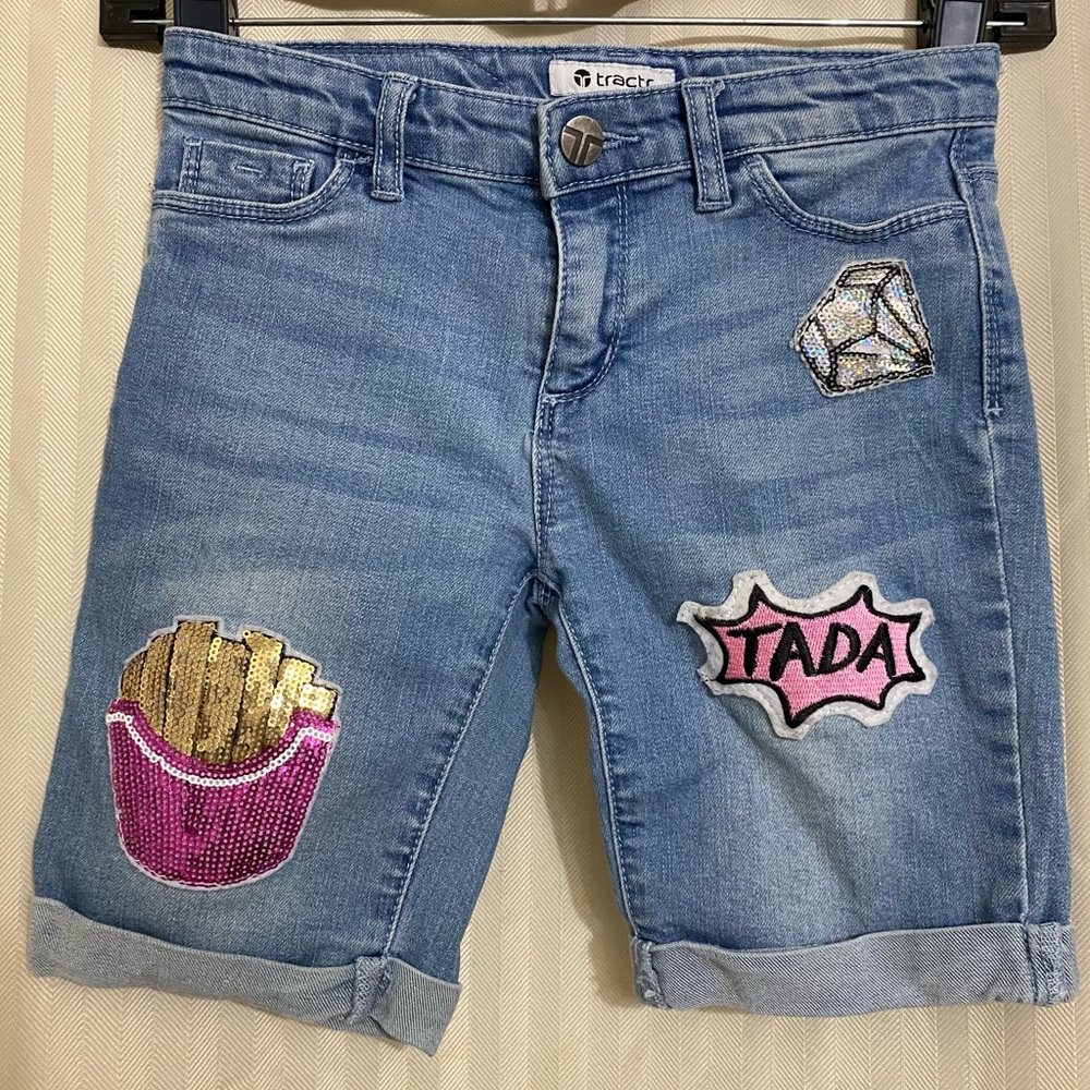 Girls Tractr jean denim shorts. Size 10 with patches on the front and back